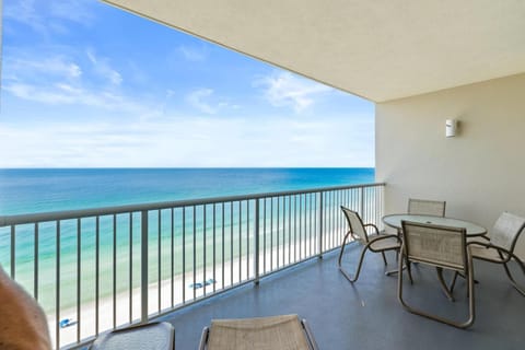 Day, View (from property/room), Balcony/Terrace, Seating area, Beach, Sea view