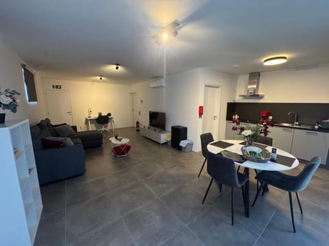 Kitchen or kitchenette, Living room, Dining area
