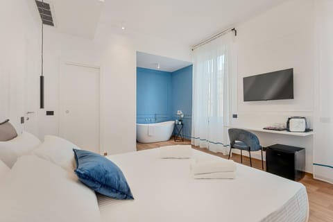 Bed, TV and multimedia, Coffee/tea facilities, Photo of the whole room, Open Air Bath, minibar, air conditioner
