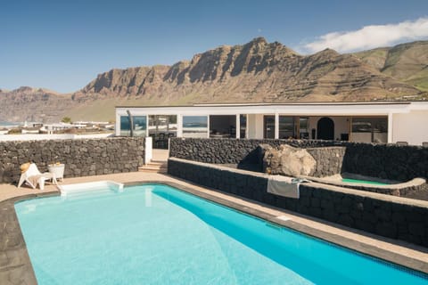 Day, Natural landscape, Mountain view, Pool view, Swimming pool, sunbed