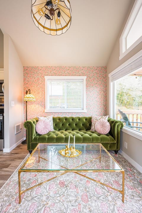 Rainforest Tiny Home Retreat #16 Floral Cottage House in Forks