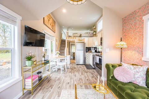 Rainforest Tiny Home Retreat #16 Floral Cottage House in Forks