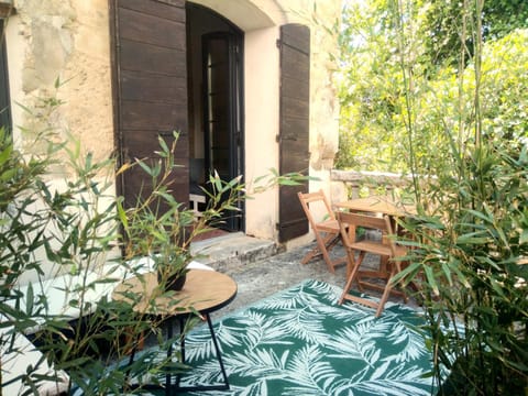 Patio, Spring, Dining area