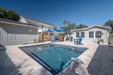 Property building, Patio, Hot Tub, Other, Pool view, Swimming pool, sunbed
