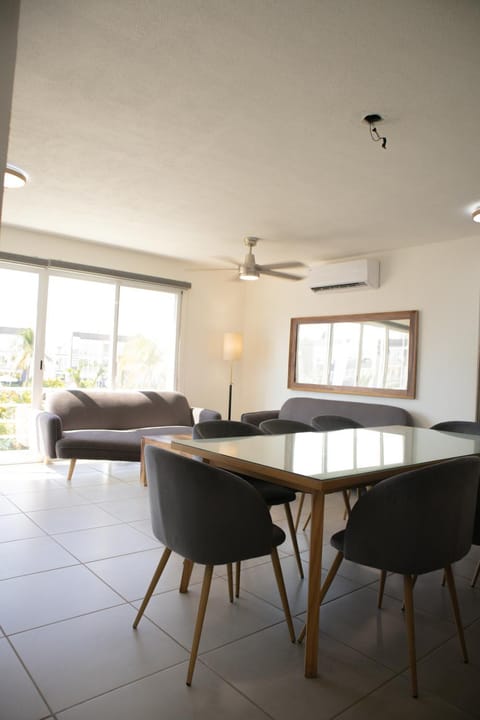 Game Room, Dining area, air conditioner