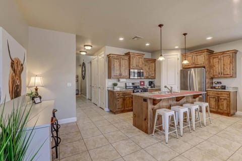 Dining area, Family, kitchen