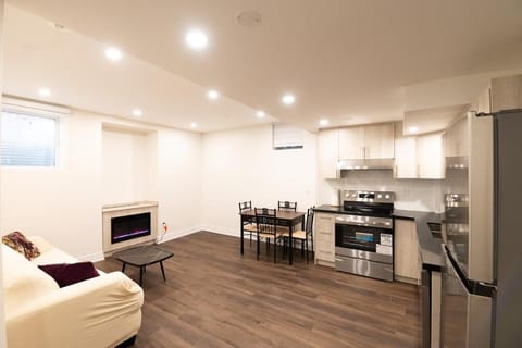 Kitchen or kitchenette, Living room, Seating area, dishwasher, stove