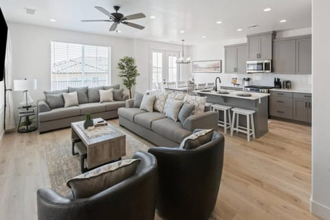 Living room, Family, kitchen
