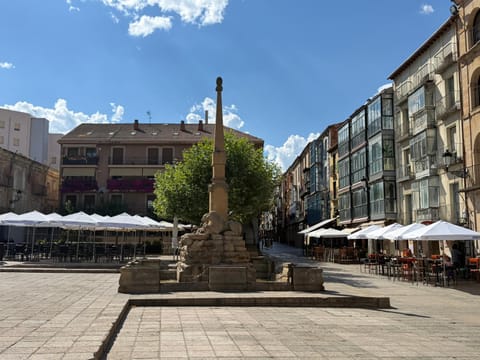 Nearby landmark, Location