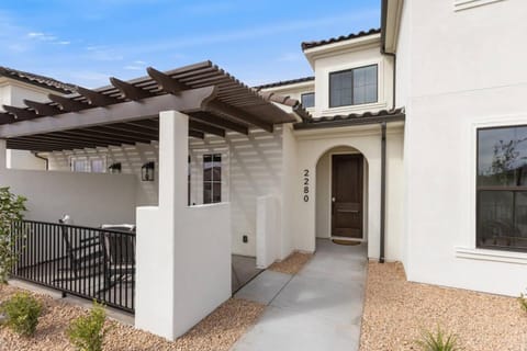 Property building, Family, pet friendly