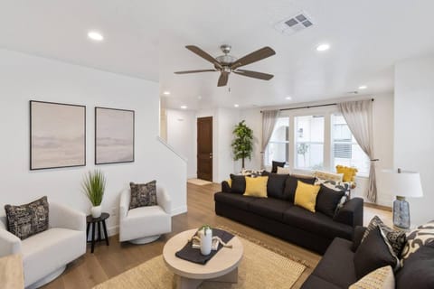 Living room, Family, pet friendly