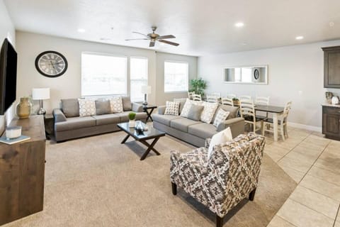 Communal lounge/ TV room, Family