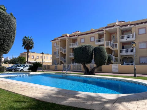Property building, Pool view, Swimming pool, Breakfast, Location, Parking