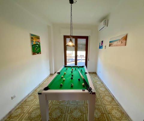 Billiard, Game Room