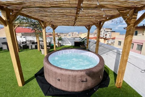 Natural landscape, Hot Tub, Balcony/Terrace, Swimming pool