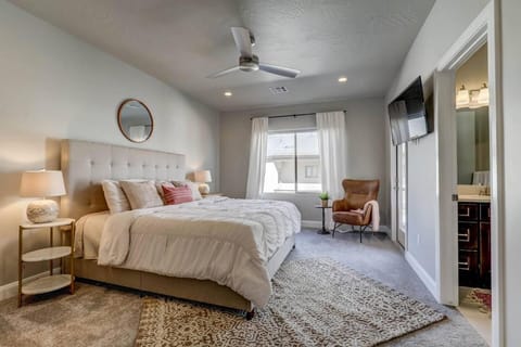 Communal lounge/ TV room, Family