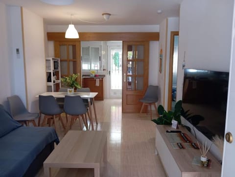 TV and multimedia, Kitchen or kitchenette, Living room, Dining area