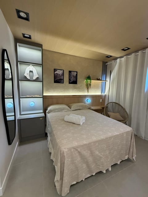 Bed, towels