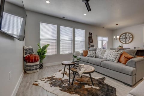Communal lounge/ TV room, Family