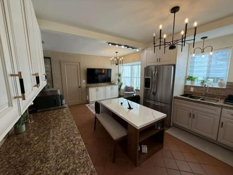 Trio Apartment in Biscayne Park