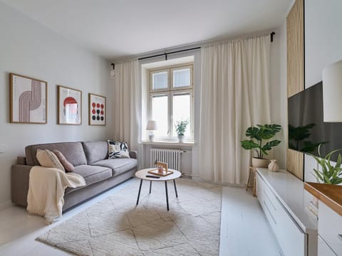 Communal lounge/ TV room, TV and multimedia, Living room, Seating area, Evening entertainment