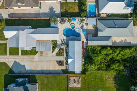 Family Home Lone Star Cabana Shared Pool House in Bay Saint Louis