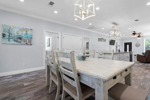 Family Home Lone Star Cabana Shared Pool House in Bay Saint Louis