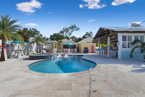 Family Home Lone Star Cabana Shared Pool House in Bay Saint Louis