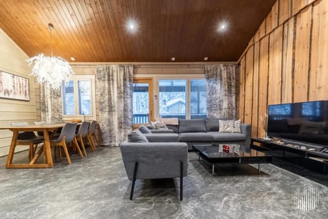 Communal lounge/ TV room, TV and multimedia, Seating area, Evening entertainment