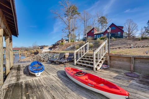 Dock and Serene Views, Lakefront Home in Chappells House in Lake Greenwood