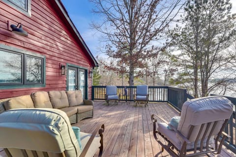 Dock and Serene Views, Lakefront Home in Chappells House in Lake Greenwood