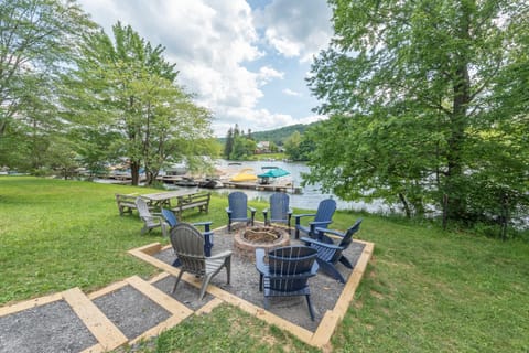 American Eagle Lodge by Railey Vacations House in McHenry