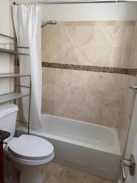 Cozy suite near UC Berkeley, Emeryville bay st Apartment in Berkeley