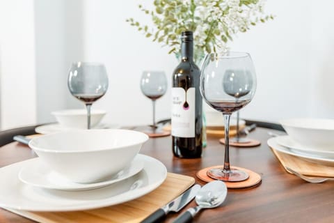 Contractor Friendly 5 Bed Free Parking & WiFi Apartment in Newcastle-under-Lyme