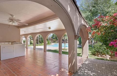 Calm Desert Oasis, Heated Pool, Game Room House in Mesa