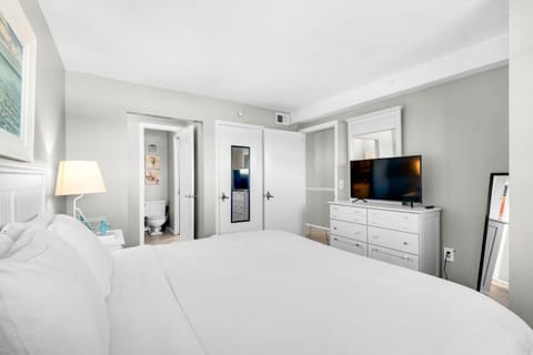 Summit 807 Beach Resort - Amazing Balcony Views House in Upper Grand Lagoon