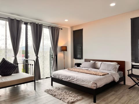 Bed, Photo of the whole room, Bedroom