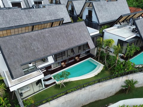 Property building, Day, Pool view, Swimming pool, sunbed