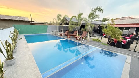 Pool view, Swimming pool, sunbed