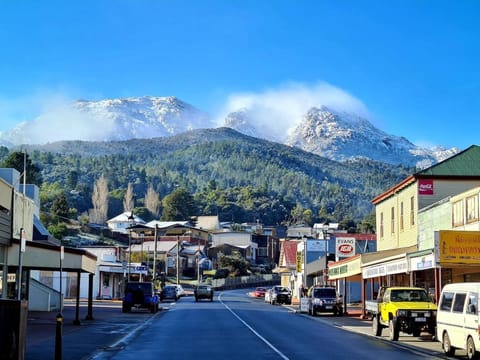 Nordic Noir Cabin Cabin in Queenstown