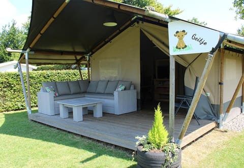 Property building, Facade/entrance, Off site