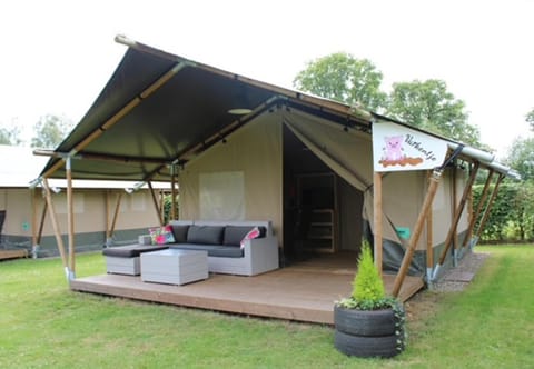 Property building, Facade/entrance, Off site