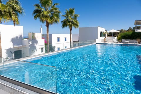 Day, Swimming pool, sunbed