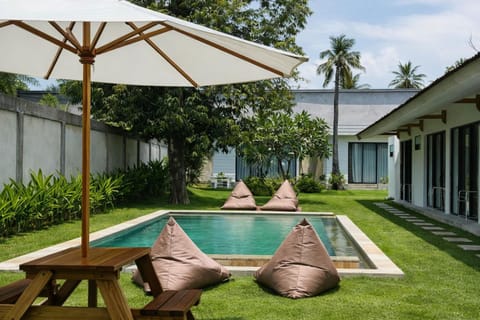 Property building, Day, Garden, Garden view, Pool view, Swimming pool, sunbed