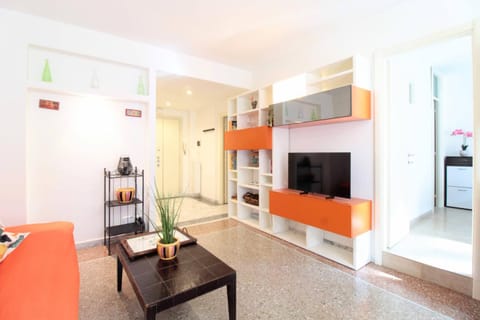 TV and multimedia, Living room, Photo of the whole room, Seating area, Evening entertainment