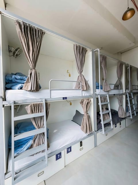 Bed, bunk bed