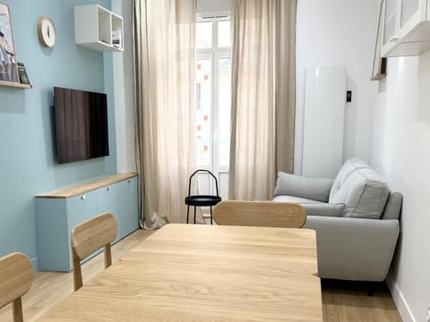 Communal lounge/ TV room, TV and multimedia, Living room, Seating area