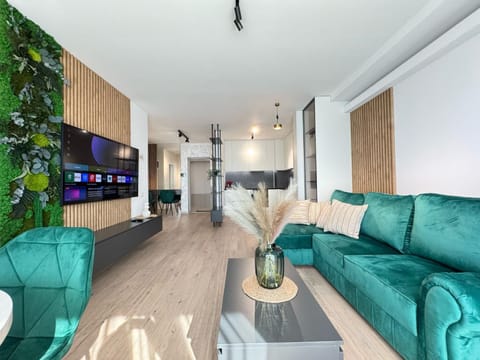 TV and multimedia, Living room, Seating area, Evening entertainment