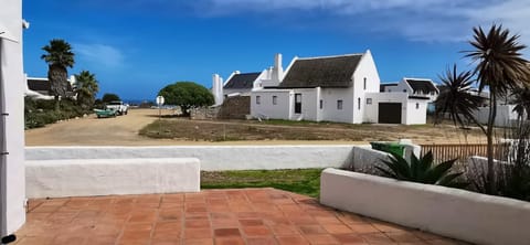 Neighbourhood, Garden view, Street view, Quiet street view