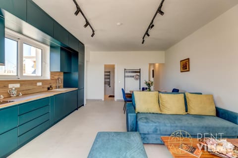 Kitchen or kitchenette, Living room, Seating area